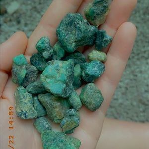 natural rough emeralds , price difference with different sizes